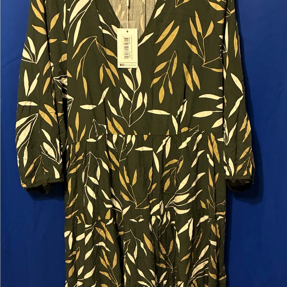 Elegant Green Leaf Print Dress